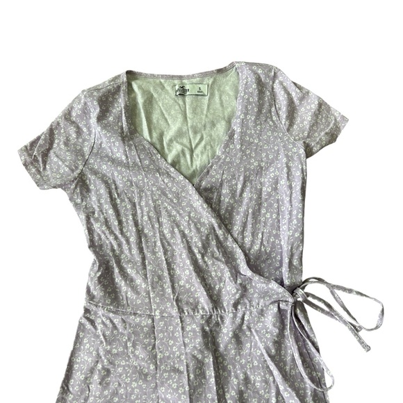 Hollister Wrap Dress Purple with White Flowers Size S - Picture 7 of 8
